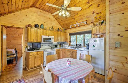 Bolton Landing Cottage with Deck, Walk to Beach! - Foto 3
