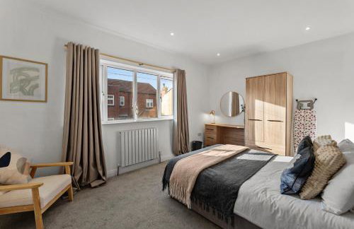 Spacious Modern 2BR - Parking - Workspace Area, Ideal for Contractors & Long Stays - NordStay - Foto 18