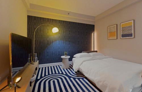 CASA Arlington Suite with Top-Tier Amenities & Parking - Foto 27