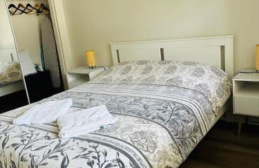 Spacious,2Queen beds, free parking, pool&gym and central location - Foto 8