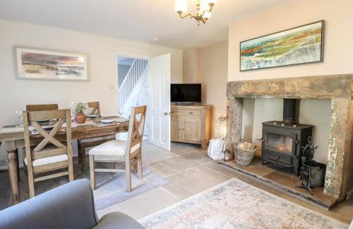 Manor Barn Cottage - Photo 8