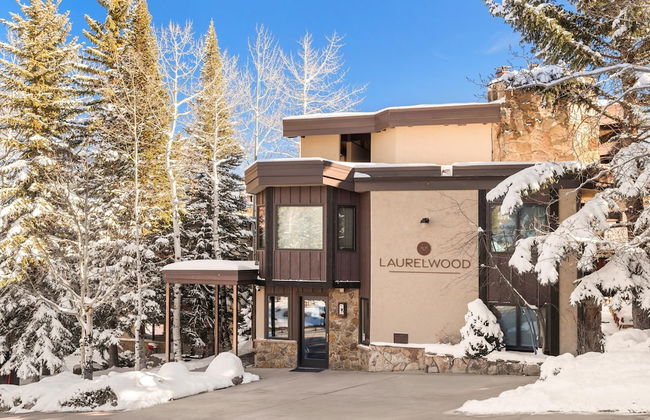 Laurelwood Condominiums - Photo 1