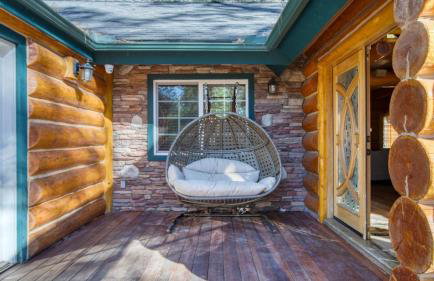 Pinetree Place by Avantstay Group Cabin w/ Hot Tub Minutes to the Lake - Photo 62