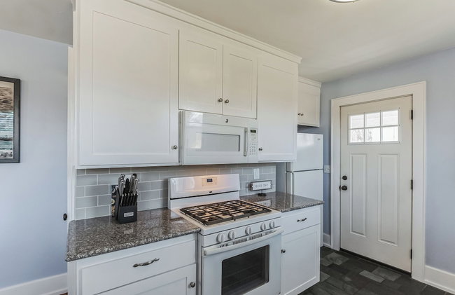 Bluebird Bungalow Chic Home, Quiet Neighborhood - Foto 8