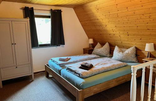 Urige Berghütte mit Kamin und Sauna im Erzgebirge nahe Schwarzwassertal - Foto 16