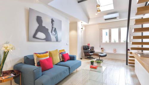 Location Location Location F42 - Photo 2