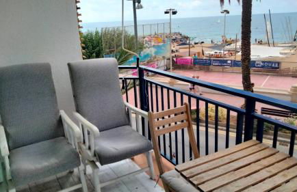 Beachfront Apartment with Sea Views & Private Parking - Foto 14