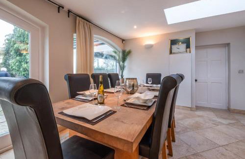 5BDR Luxe Villa By Torr Property Group Short Lets & Serviced Accommodation With Free Parking & River View Stratford-Upon-Avon - Foto 4