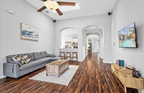 NEW - Poolside Oasis Heated POOL Home - 2000 SF - Foto 1