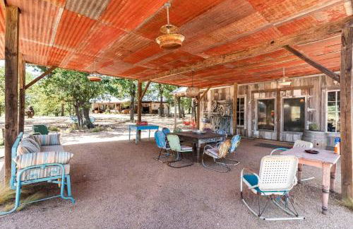 Luxury Airstream Campsite Nestled Beneath Oak Trees Outside of Austin, Texas - Foto 68