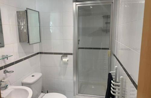 2 Bed Flat - Sleeps 6 - Parking - Wifi - Foto 8