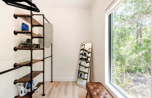 Tranquil Modern Cabin with Friendly Farm Animals & Pond Views Near Cedar Creek, Texas - Photo 14