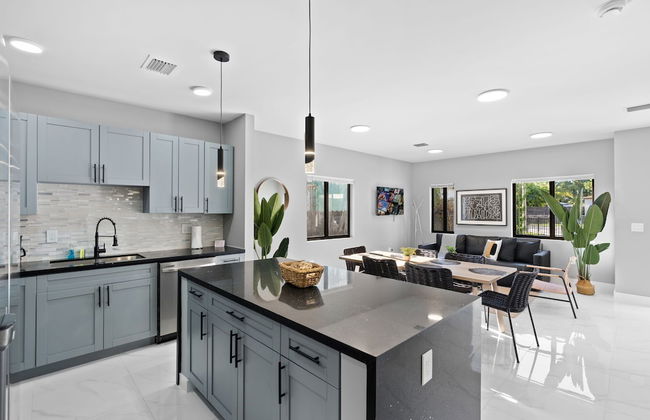 Charming Studio 5 Minutes From Wynwood - Photo 29