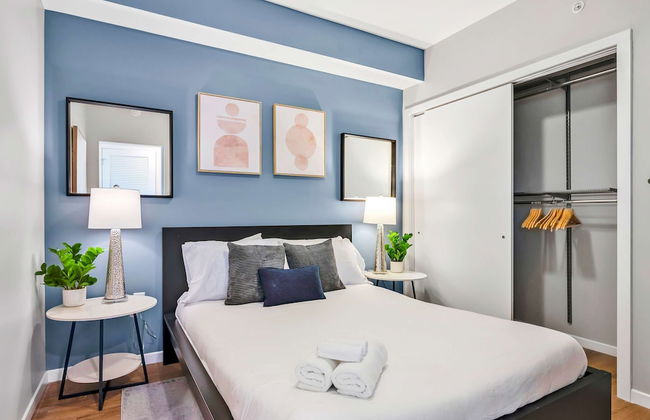 High-rise Apt Raleigh Free Parking Sunset View 2 - Foto 1