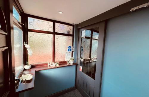 MODERN SUITES -5 Bedroom House- With FREE PARKING Birmingham city - Foto 25