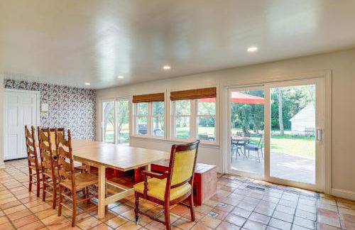 Riverfront Gem with Fire Pit in Eden - Foto 7