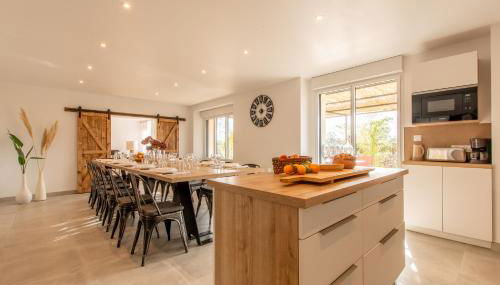 Gîte groupe 21 pers - Idéal Famille Amis Pro - Atelier ludique - Espace réceptiion séminaire - 30 mn PuyduFou - Foto 4, stove, toaster