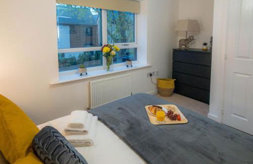 Modern 2 Bed House with Parking and Garden - Photo 12