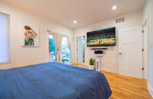 Modern Fountain Square Mansion with Hot Tub & Rooftop Patio- Family Friendly - Photo 17