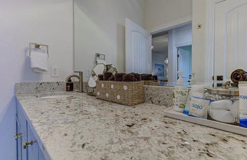 Waterfront Condo for 4 with Resort Pool & Lake View - Foto 44