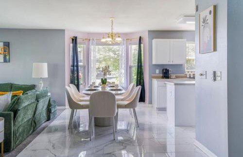 Modern Comfort Loves Park - Stylish 3BR Getaway - Foto 46