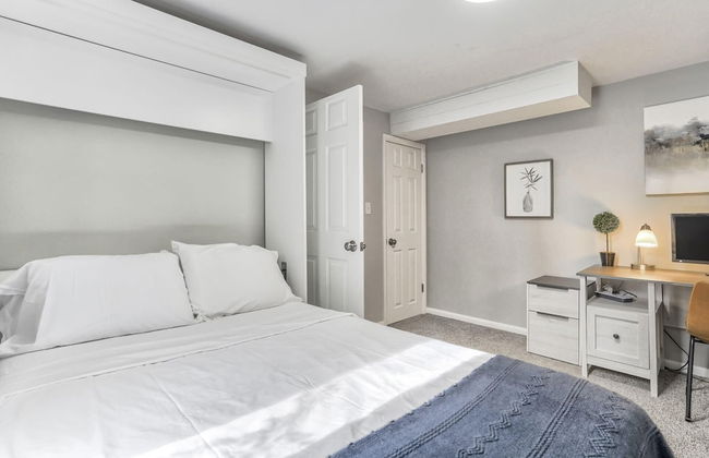 5BD Dog Friendly Family Getaway Near Downtown! - Photo 10