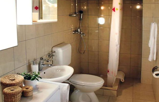 Stone Holiday Home in Brotnice Dalmatia with Outdoor Hot Tub - Foto 7