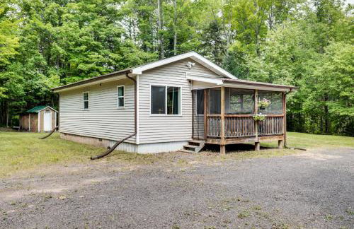 Tiny Woodland Cottage Retreat with Yard in Pelkie - Foto 1