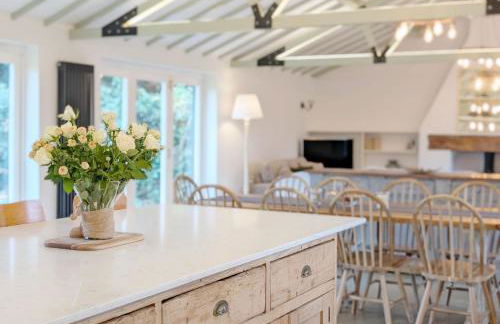 Shires Barn Farmhouse - Westbourne - Photo 16