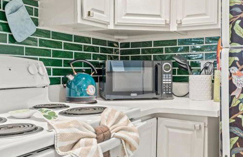 Quiet Cottage In The Woods, with Hot Tub! - Foto 12