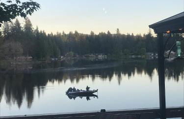 Guppies Lakehouse-Prvt. Lake Acc, Close to Rainier - Foto 56