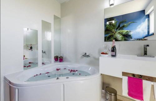 Luxury Apartment with Private Heated Pool - Foto 35