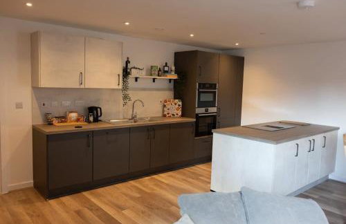 Cozy City Stay 2BR with Sofa Bed - Photo 16