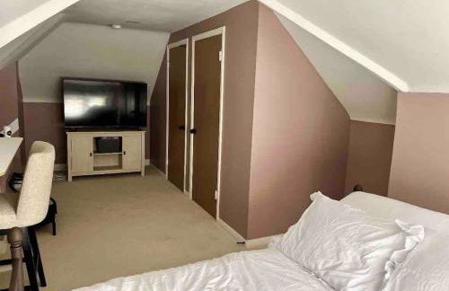 Elevated Entertainment Sleep Suite - Foto 2