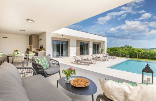 Villa Lastine by Villsy - Photo 5