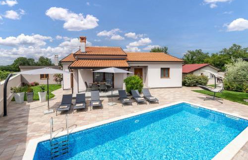 Villa Ajlin with Private Pool - Foto 1