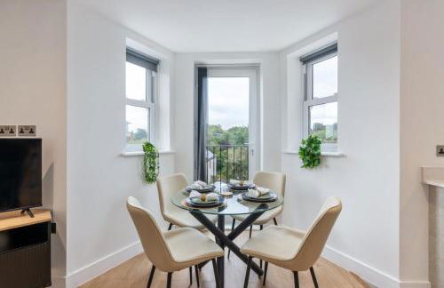 Luxury 2-Bedroom Apartment, Leatherhead, Sleeps 4 - Photo 13