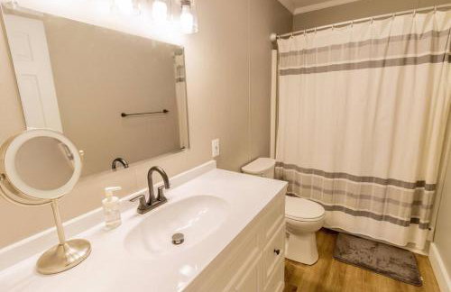 Bryan Lake Oasis in Downtown Lake Ann - Foto 20