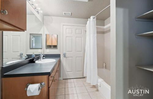 Perfect Location Near UT and Large Patio With A View - Foto 30