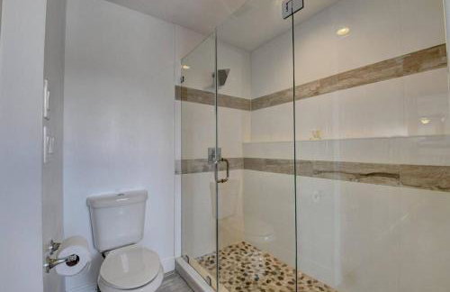 5 BR Mansion with Pool and non-heated Jacuzzi Games in Boynton Beach - Photo 15