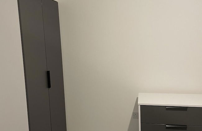 2 Bedroom Luxury Apartment in Barking - Photo 2