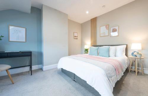 Spacious 2 Bedrooms House Near Leeds Centre, Free Parking, Ideal for Contractors & Long Stays - NordStay - Photo 2