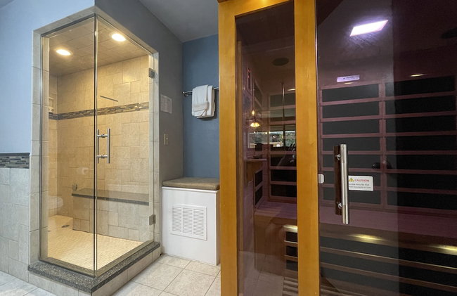 Couples Retreat With Hot Tub, Sauna and Steam Room - Foto 35