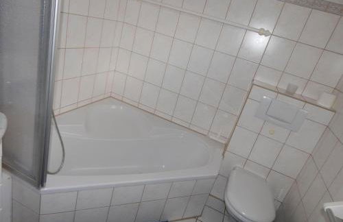 FH-Ostfrieslandtraum-mit-Wintergarten-und-eingezaeuntem-Grundstueck - Foto 8