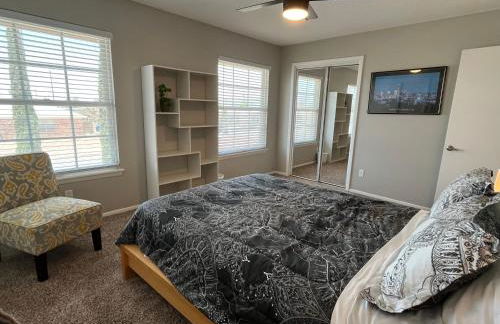 Cozy Townhome 5 Min to Airport - Foto 4