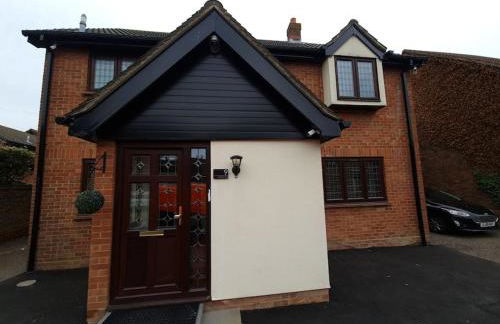 London Luxury 6 Bedroom Family House Sleeps 12 people Parking for 4 Cars Close to tube. - Foto 69