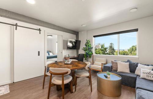 2BR Apartment in DT with Parking - Foto 23