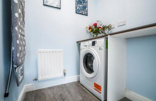 Progressive House 5 Bedrooms Inc Study with Sofabed, Garden, Smart TV in Every Bedroom FREE Parking - Foto 47