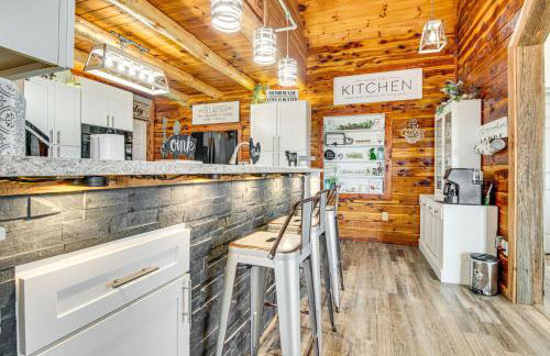 Expansive Mountain Home Rental with Yard and Fire Pit! - Foto 6