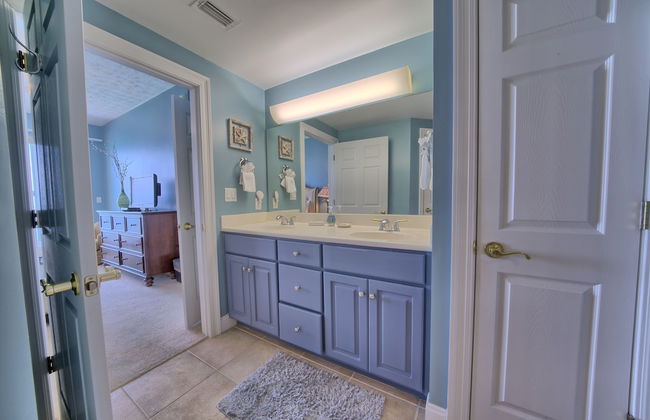 Relaxing Beachfront Condo with Beach Access - Unit 1603 by RedAwning - Foto 32